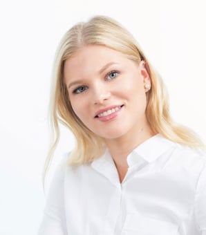 sarastia-ratkaisuasiantuntija-viivi-in-text